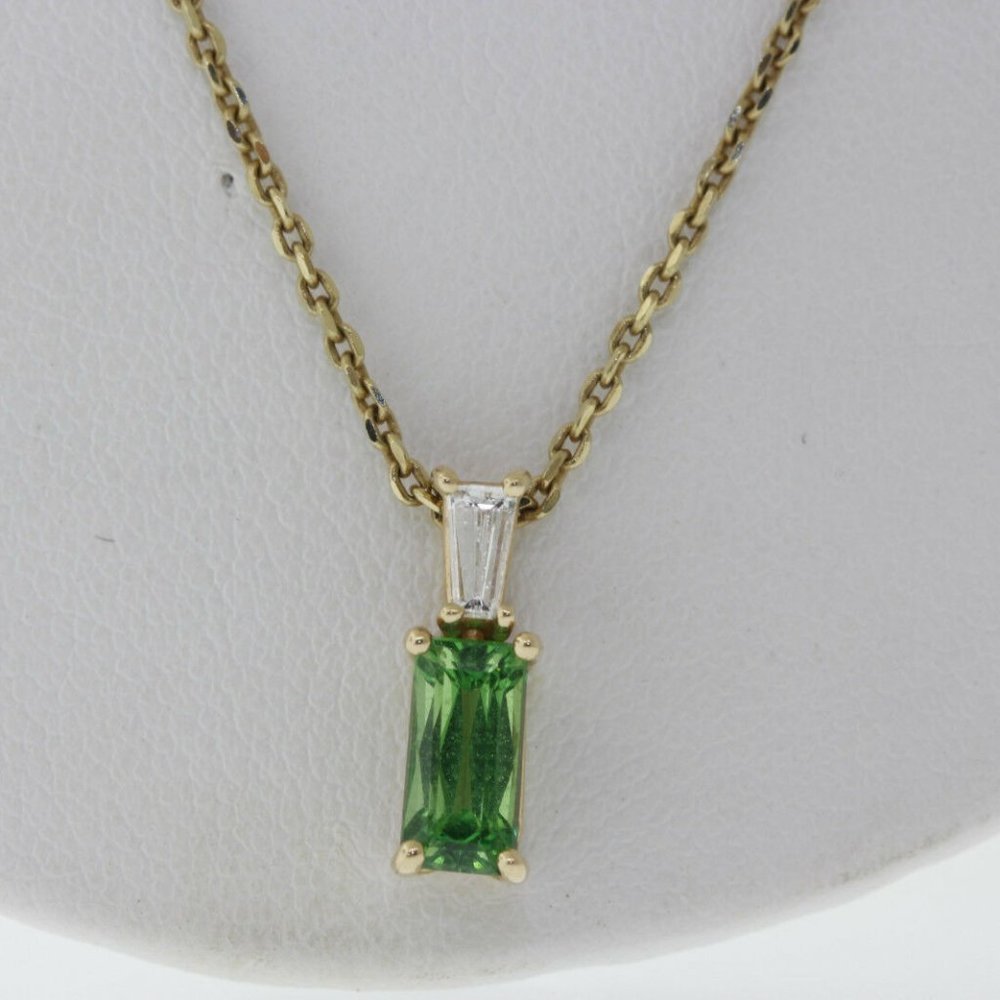 14k Yellow Gold .90ct Green Tourmaline & .20ct Diamond Pendant Necklace 18 Inch